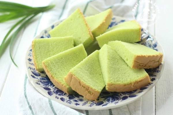 Bánh Bông Lan Lá Dứa (Panda Sponge Cake)